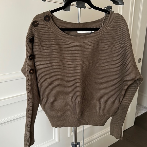 Brand new sweater - Picture 1 of 4